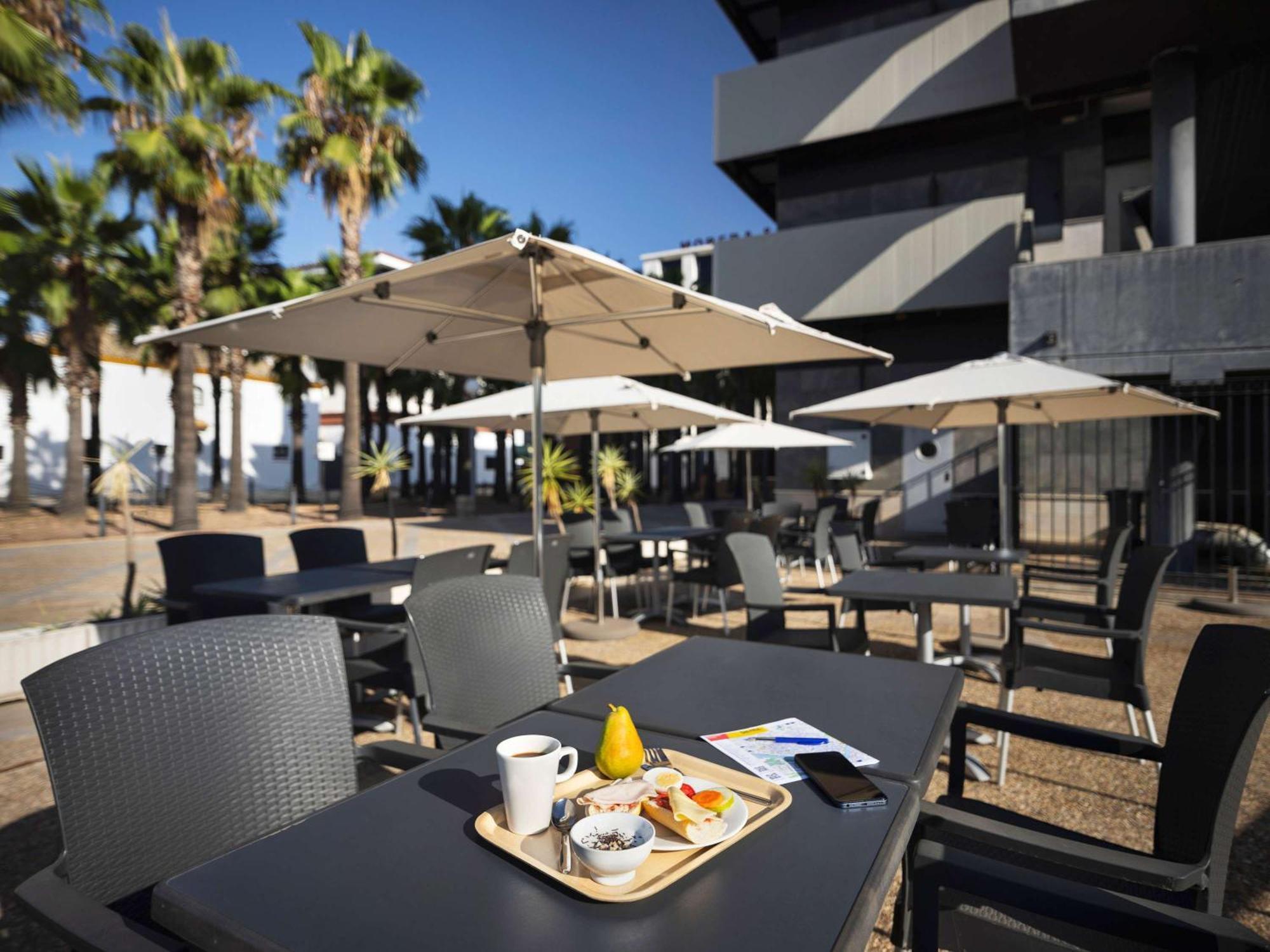Ibis Budget Sevilla Aeropuerto Exterior photo
