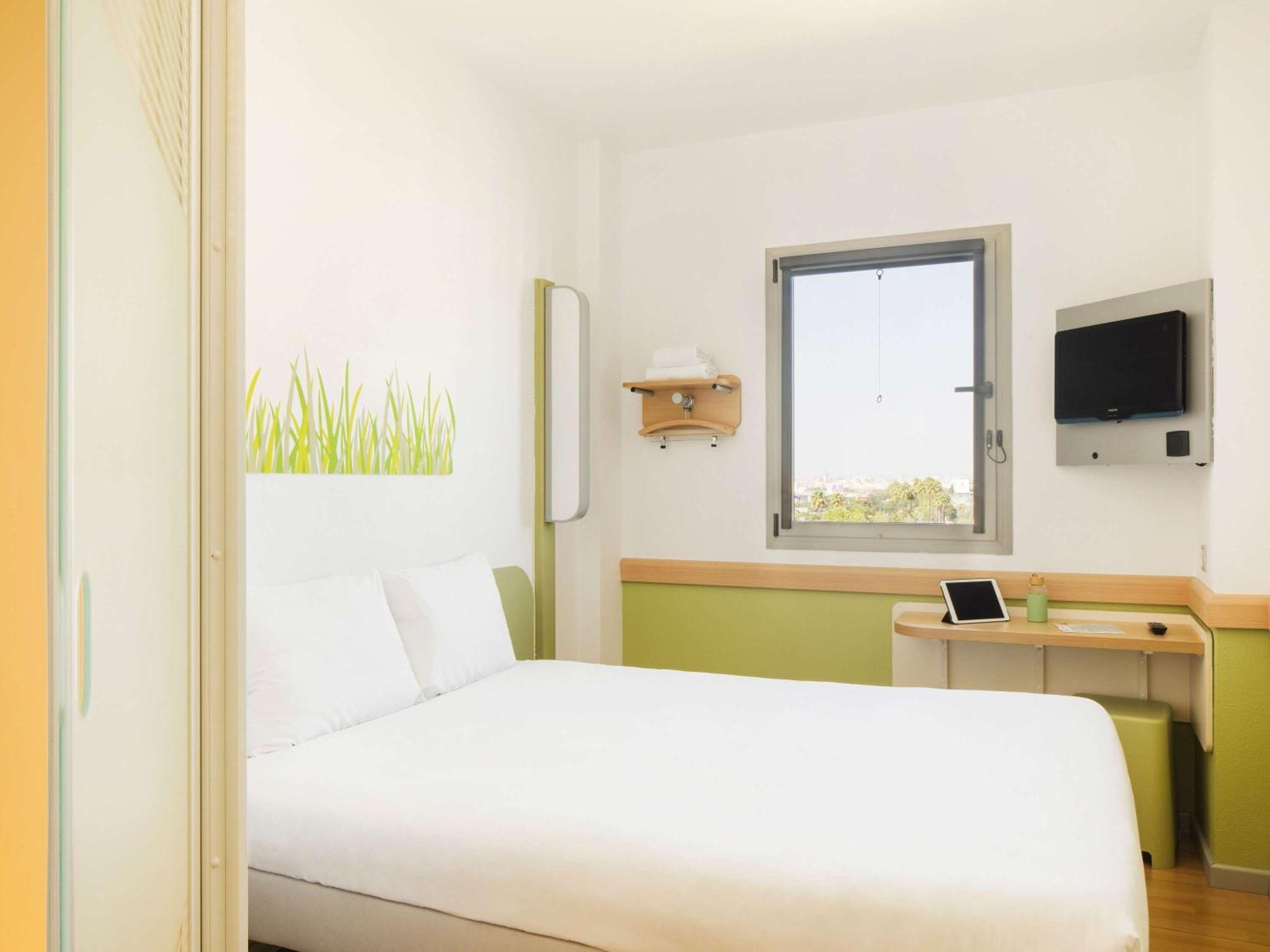 Ibis Budget Sevilla Aeropuerto Exterior photo